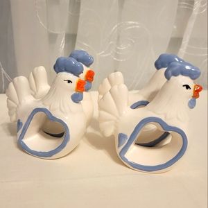 ❤ VINTAGE WHITE AND BLUE CERAMIC ROOSTERS NAPKIN RING HOLDERS SET 4